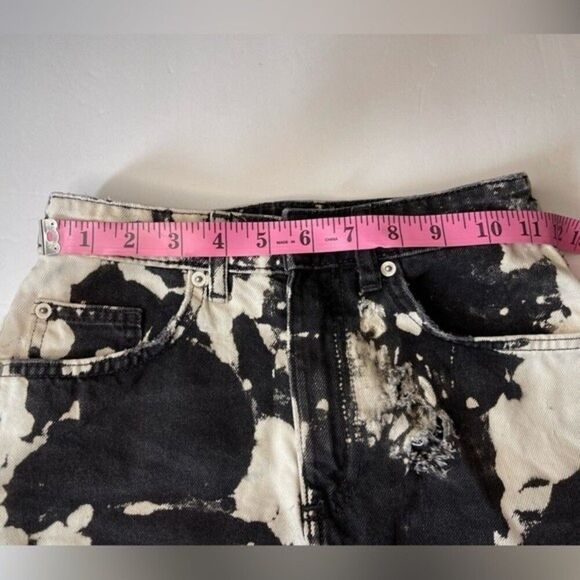 H&M Black and white bleached denim mini skirt. Size 0 - Picture 6 of 7